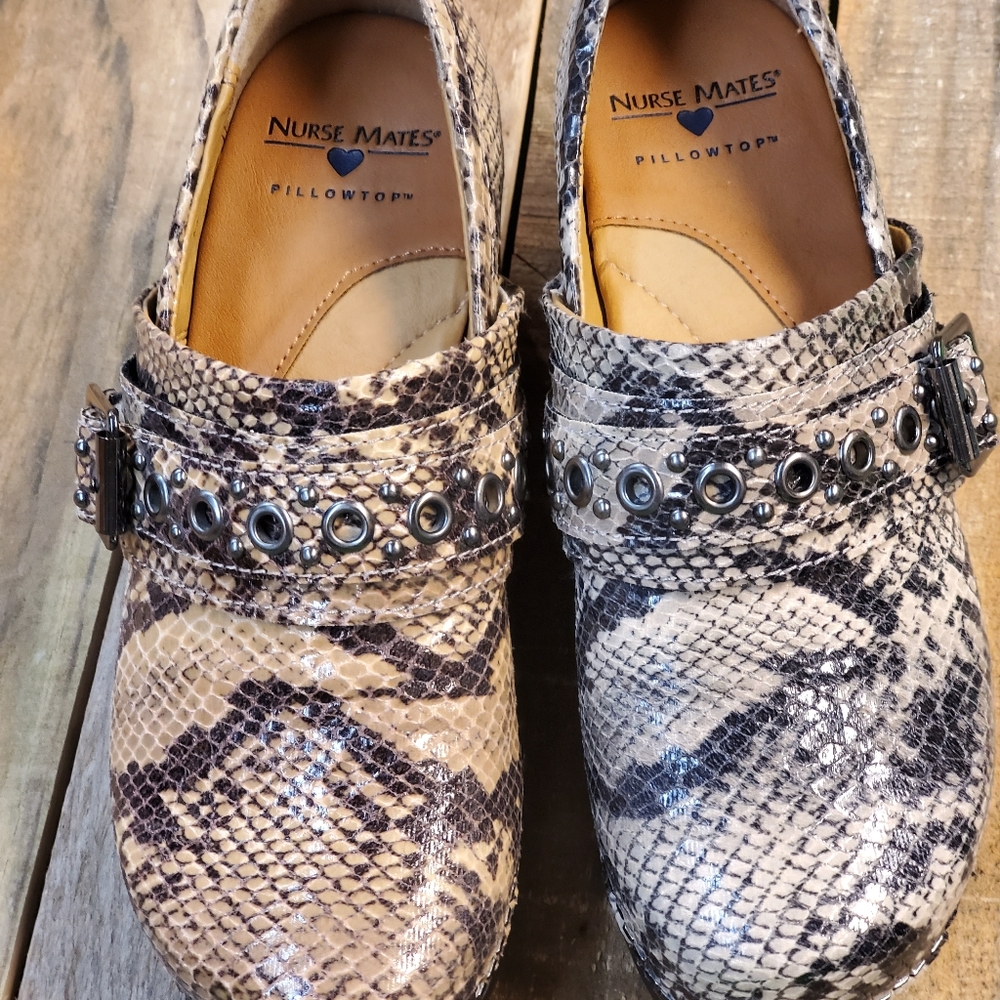 New in Box Size 6 Nursing Medical Shoes Nursemates